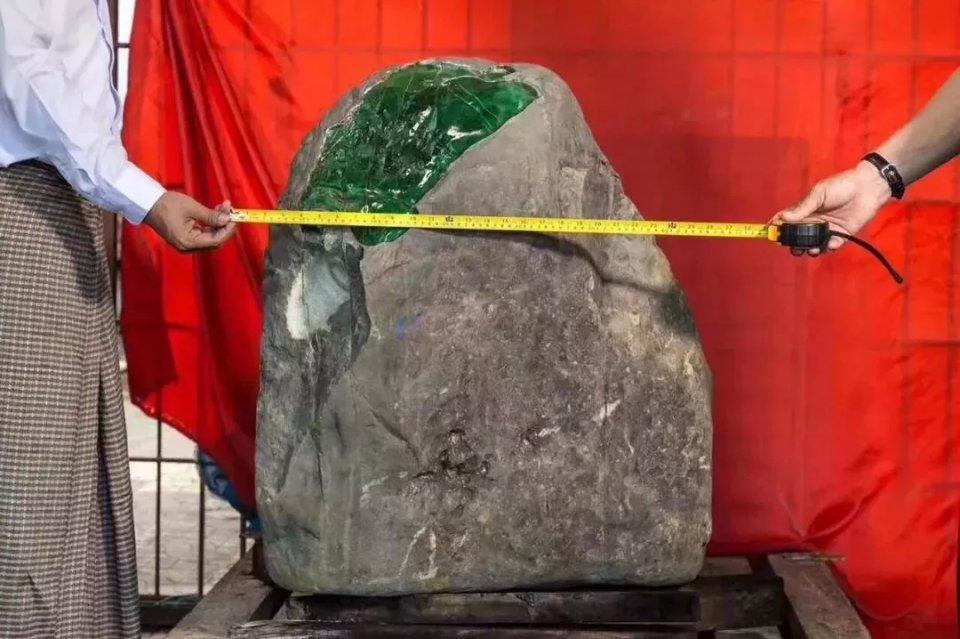 冠道1.5，因为是干工程的，最近车身被风吹了一身真石漆那种沙子，又不想抛光，看着难受，就想改个色，有什么推荐的吗？最好近