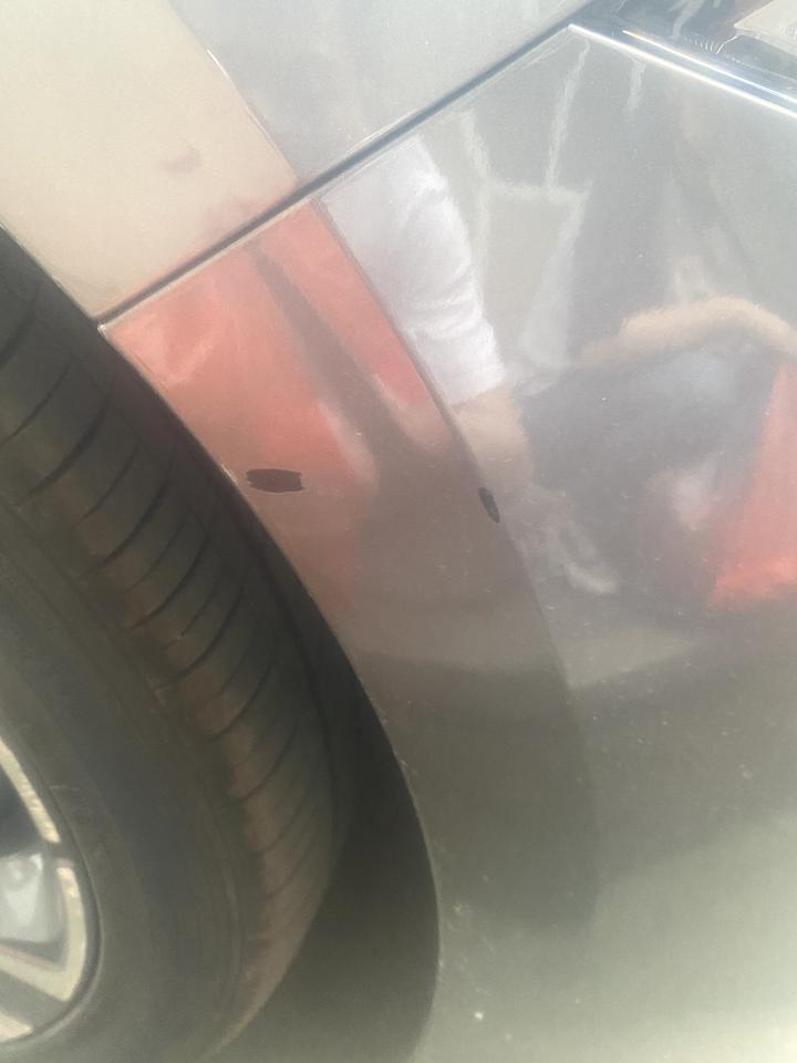 起亚K5 各位大佬帮我看看我这个暂时不处理 会不会生锈阿 去过修一下多少钱 普通的修车店行吗