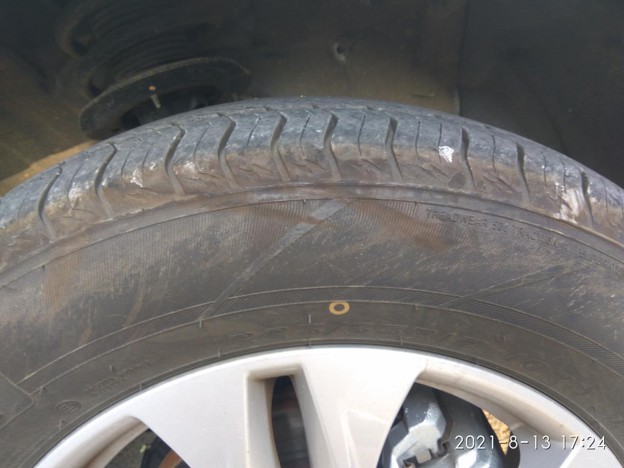 哈弗M6 轮胎侧壁蹭了马路牙子，这个会有什么影响吗？看起来有些脏啊