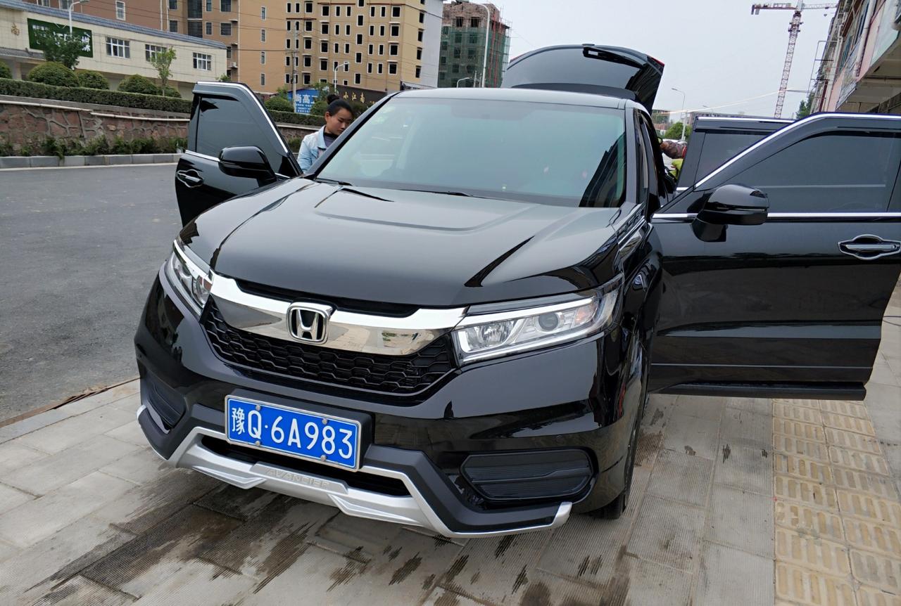 冠道1.5，因为是干工程的，最近车身被风吹了一身真石漆那种沙子，又不想抛光，看着难受，就想改个色，有什么推荐的吗？最好近