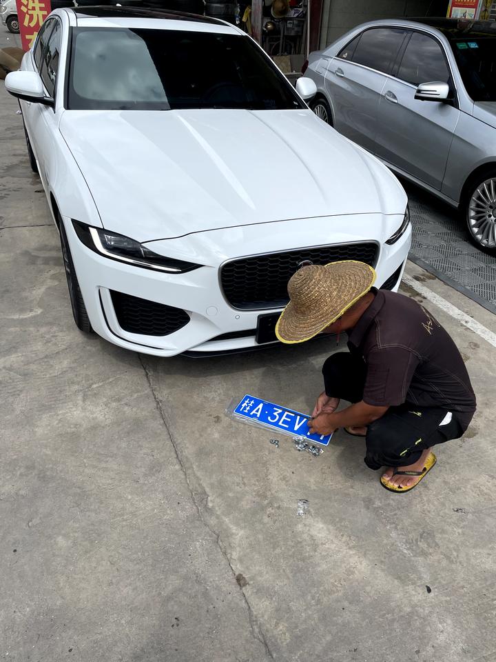 捷豹XEL 大家觉得贴个什么改色膜好看 这款车好不好