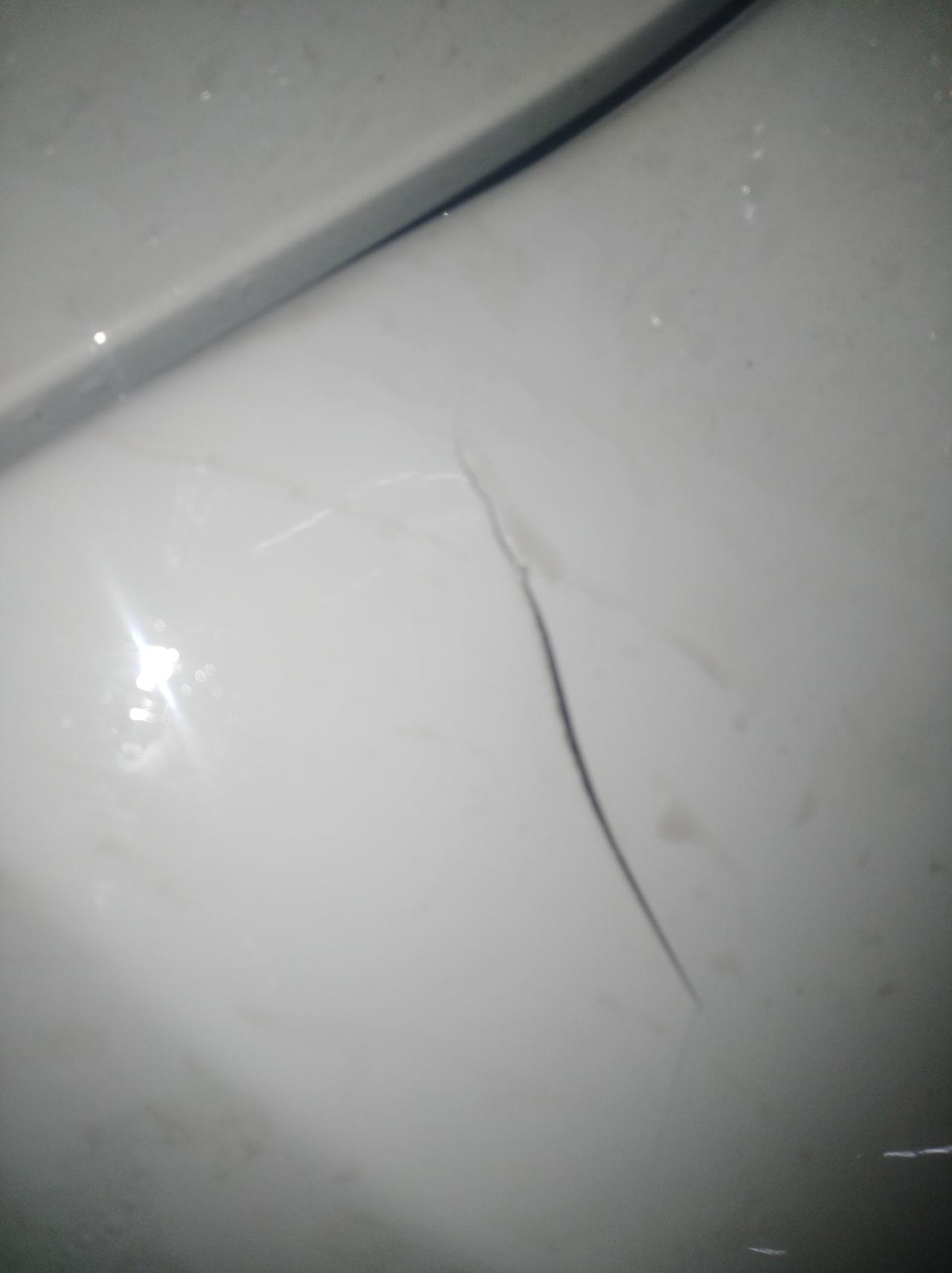 吉利博越 昨天倒车时不小心把后备箱外壳给撞坏了，这个要怎么弄啊