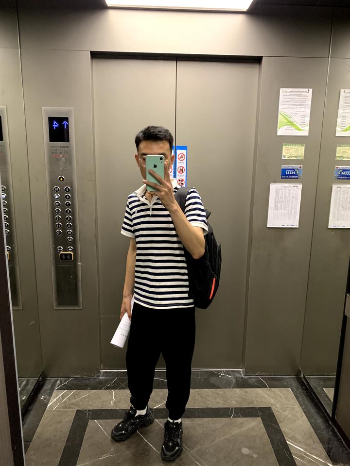 别克英朗 新车跑多少公里首保啊，4s店的人说是三千公里，保养手册说是五千，应该什么时间啊，着急
