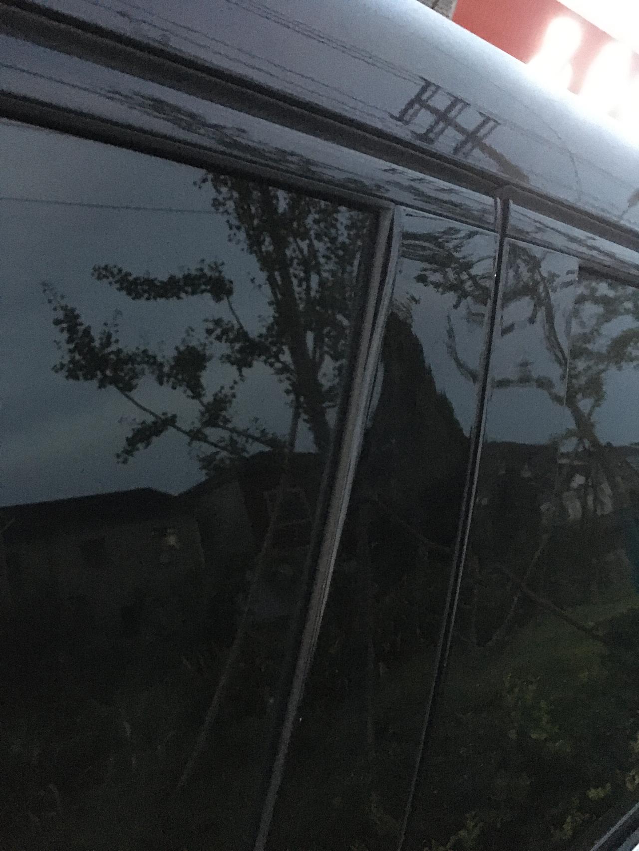本田冠道 一个月的车。就开裂了。 还有感觉后背箱与大灯那边的缝隙好宽。好大啊   会不会漏雨进去哦