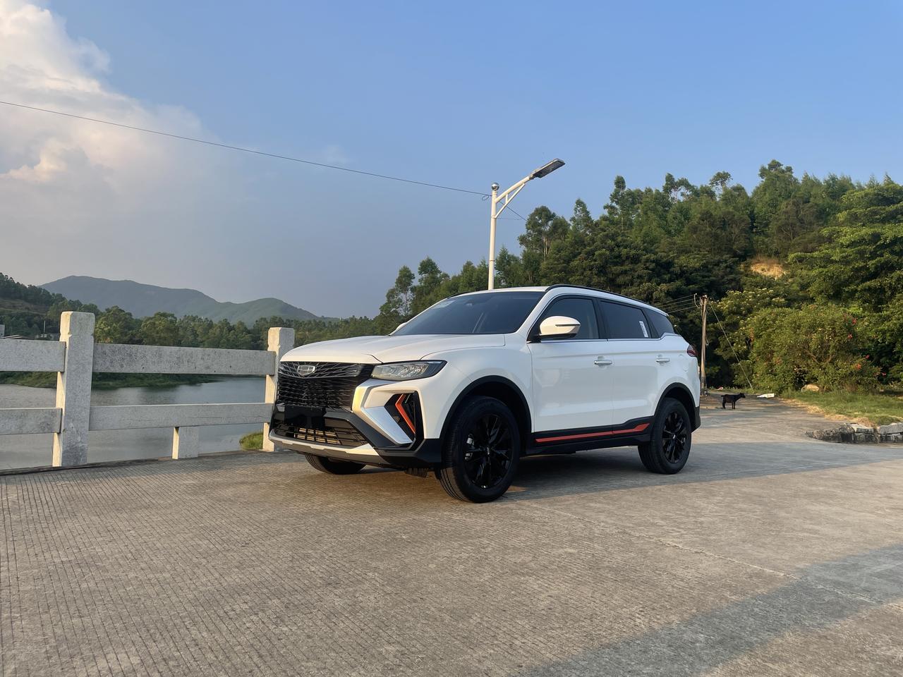 博越x是基于什么平台打造的。和什么车一样的底盘有人知道嘛