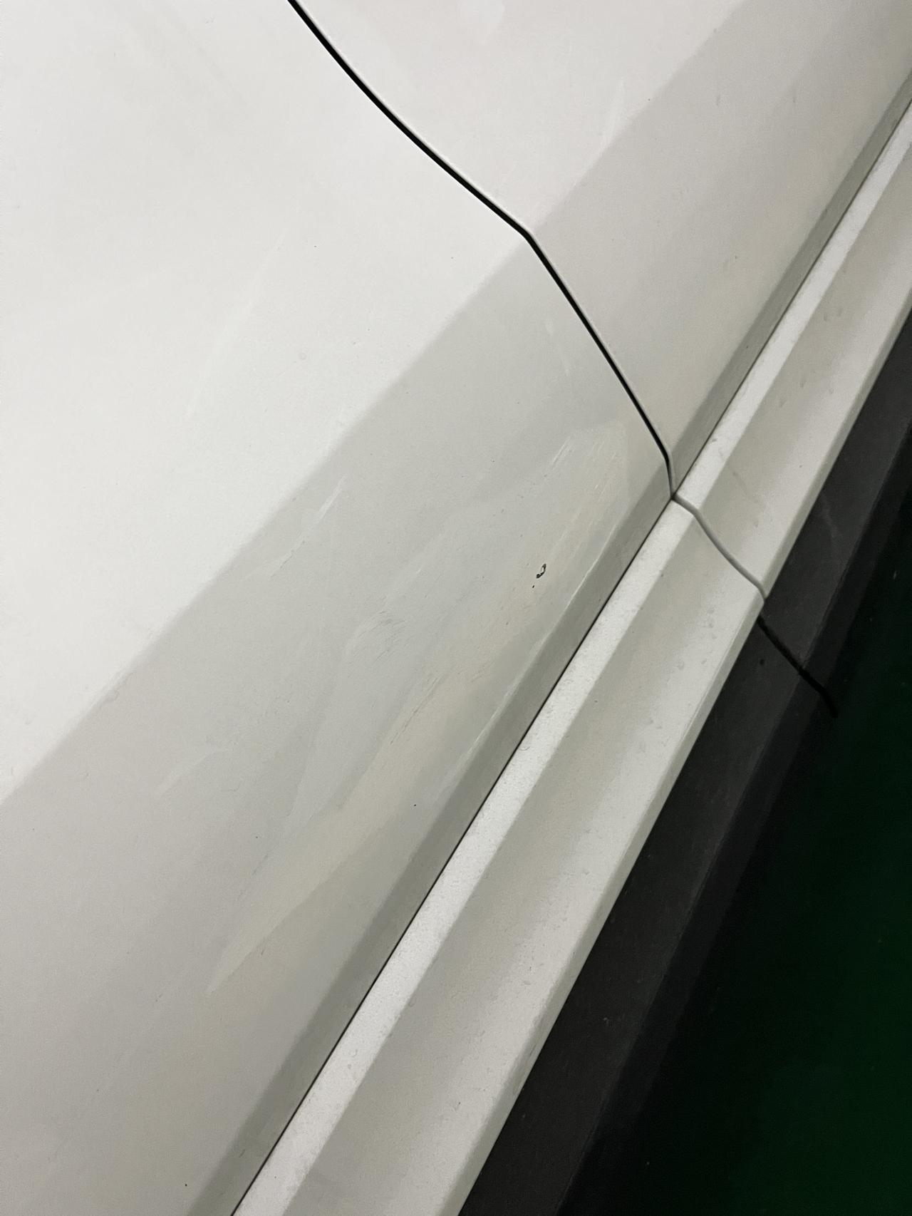 领克01 请问这个擦痕是擦到底漆了吗？