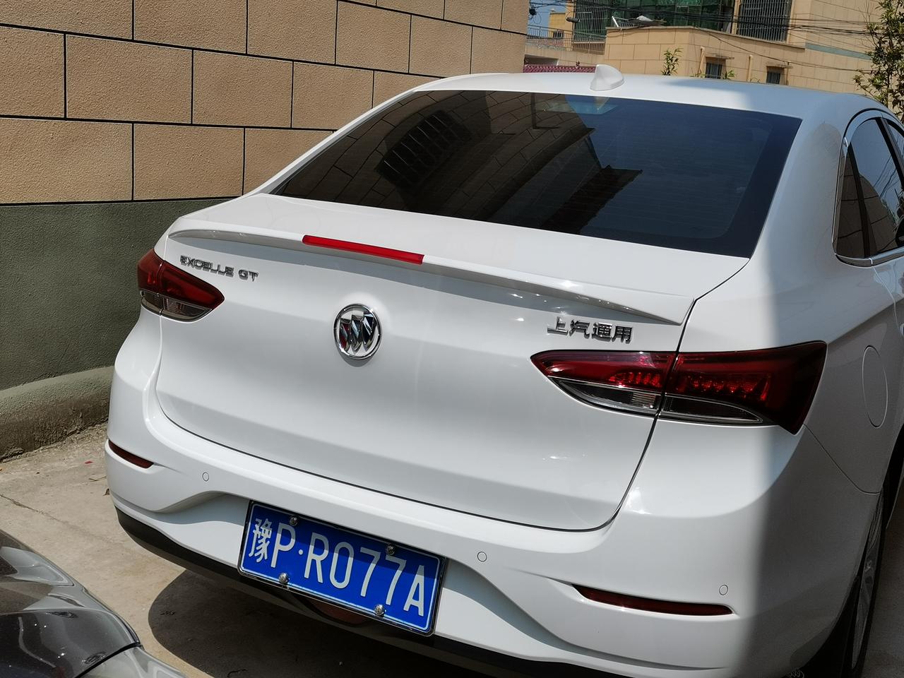 别克英朗 这样加尾翼，和鲨鱼角要备案？会被交警查？