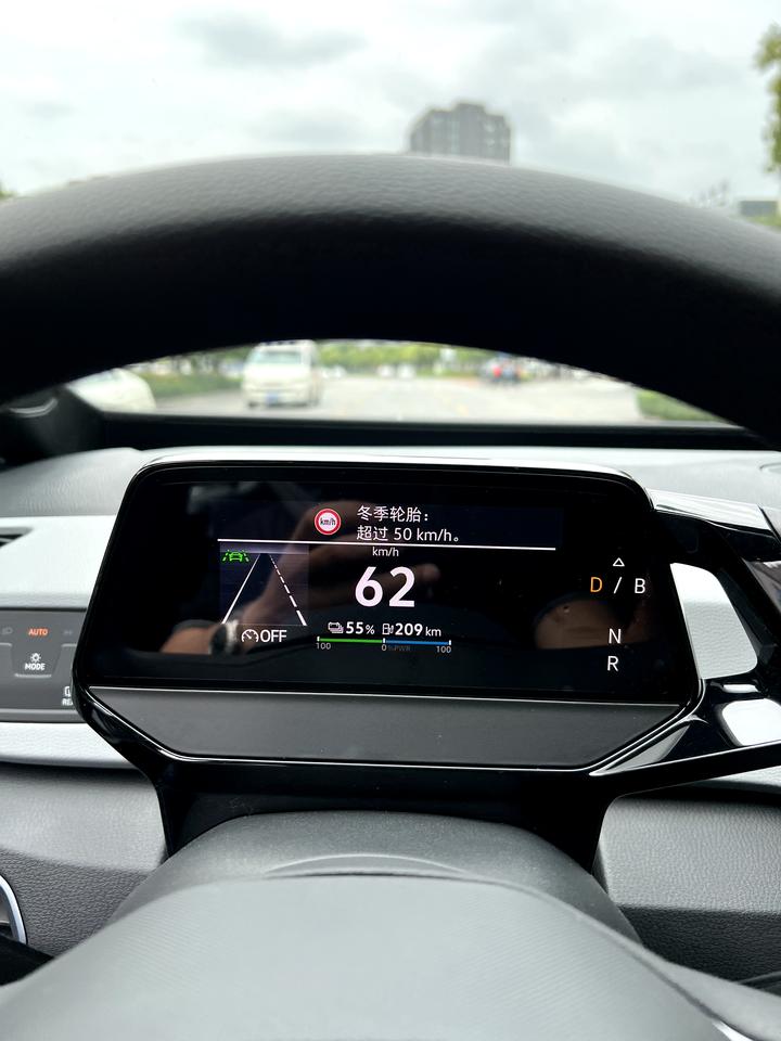 大众ID.3 兄弟们车辆行驶中是不是显示冬季轮胎，求解？谢谢！
