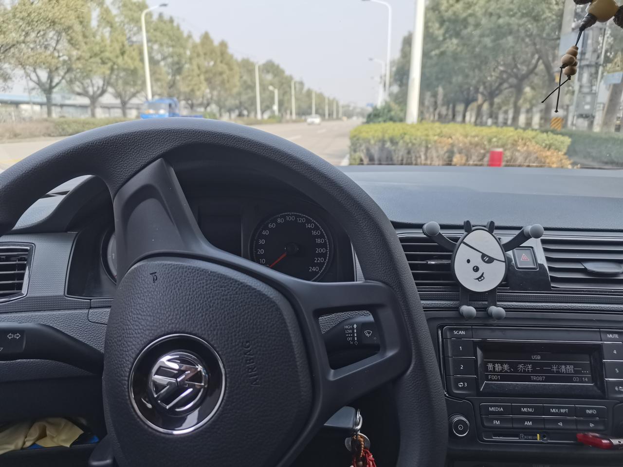 21款桑塔纳自动风尚版，20年10月提的车，跑了28000公里，车子是上海的，没有碰擦过，现在出手值多少钱，各位大神