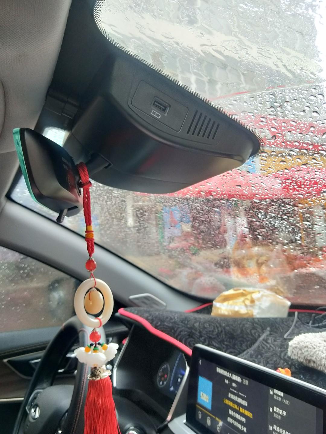 奇瑞瑞虎8 这个盒子是干嘛用的 车内一个USB接口 车外有一个摄像头和雨刮感应探头   麻烦了解的朋友告知小弟我一下  