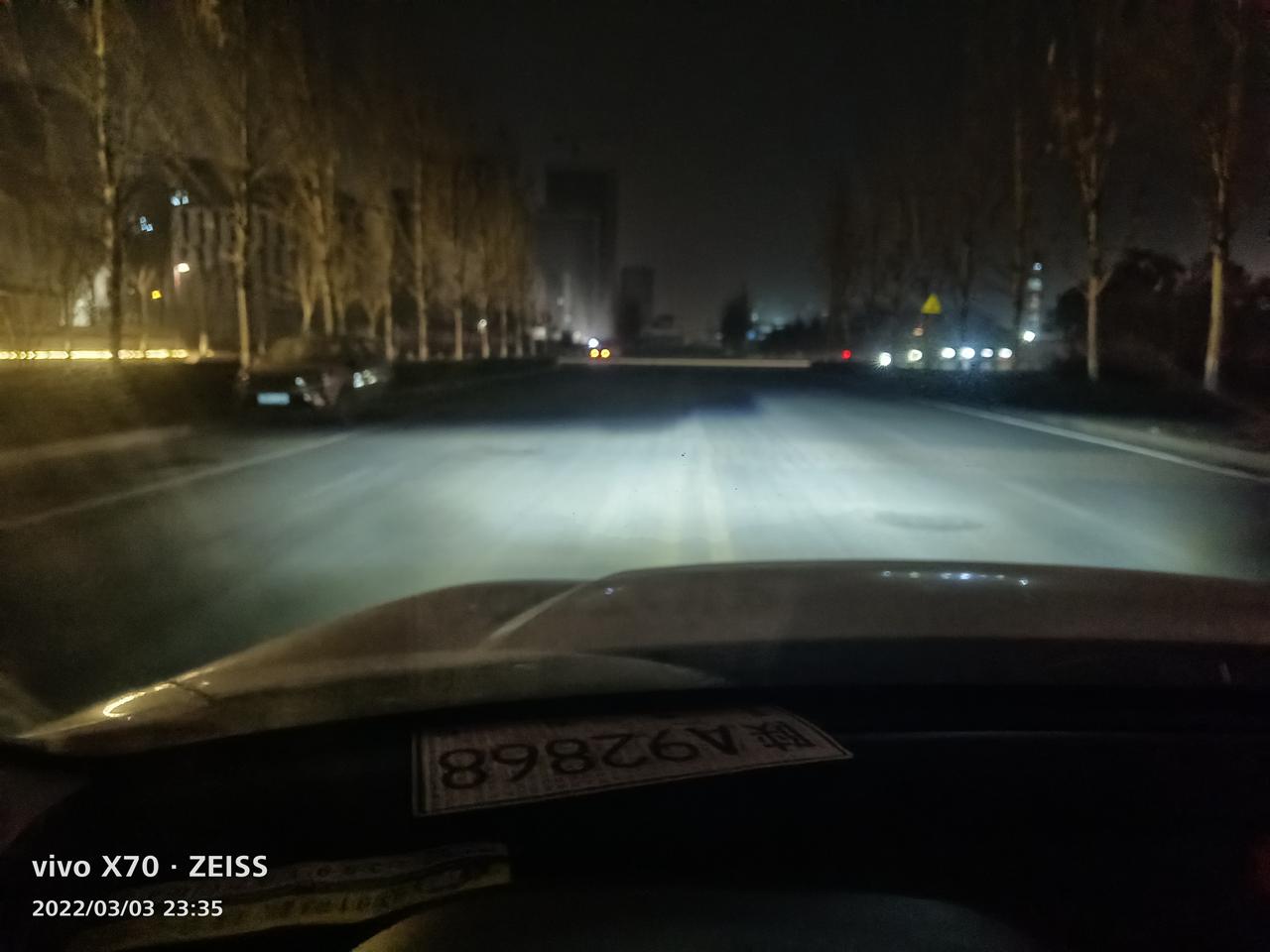 哈弗M6 这车灯光是怎么回事，正常吗？一个高，一个低，雾灯也是这样？