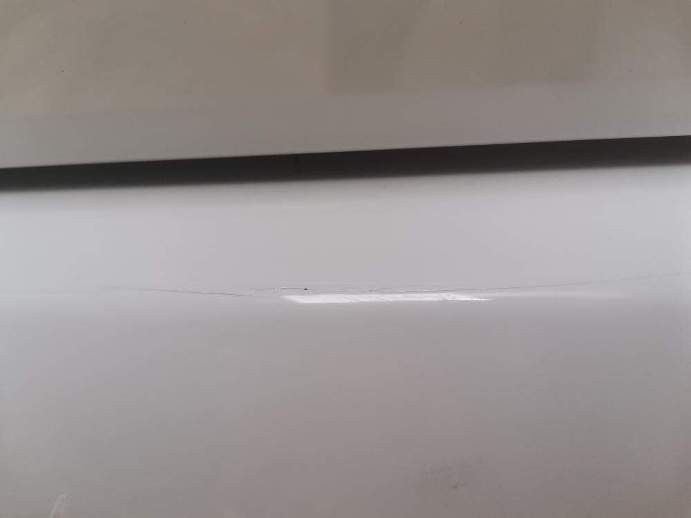 吉利缤瑞 后杠上油漆裂开了，，是怎么回事？
