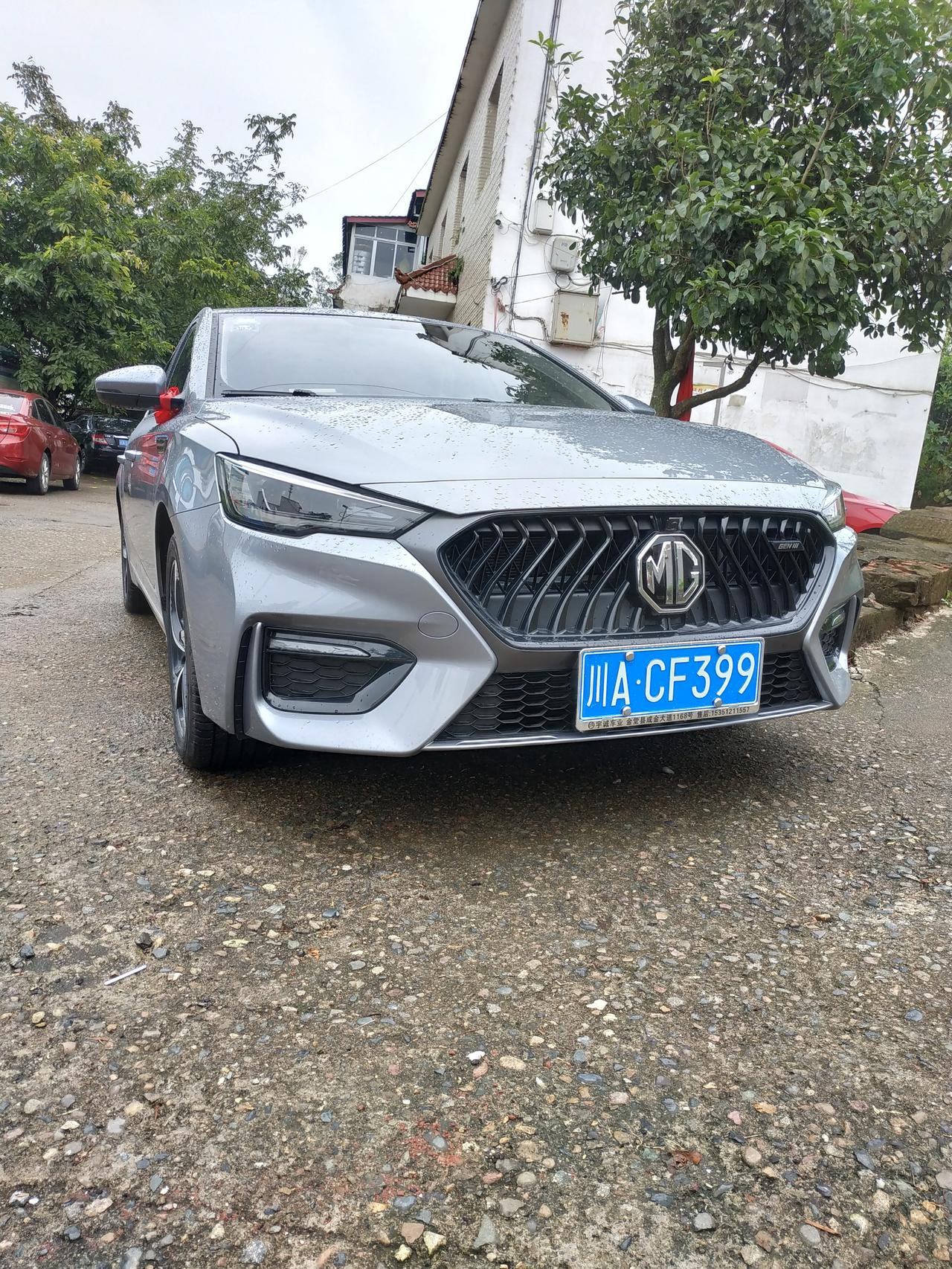 名爵6 自动领潮豪华版 行驶一段时间 然后停车等红灯自动驻车后  后面有什么地方在响 有一样的情况的吗？