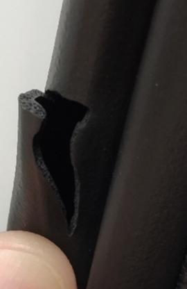 吉利博越 后备箱底部密封条裂了一个口子，有什么影响吗？换个新的贵不贵？