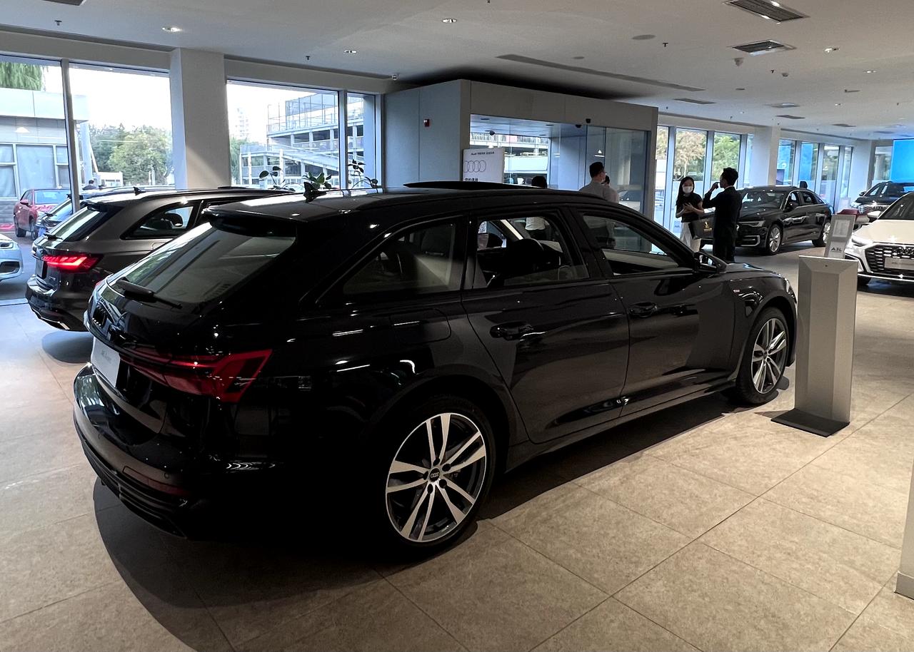 奥迪A6(进口) 朋友们看看这个价格可以冲吗？A6 23 款 45TFSI 臻选四驱减矩阼LED灯 （-13900元）；