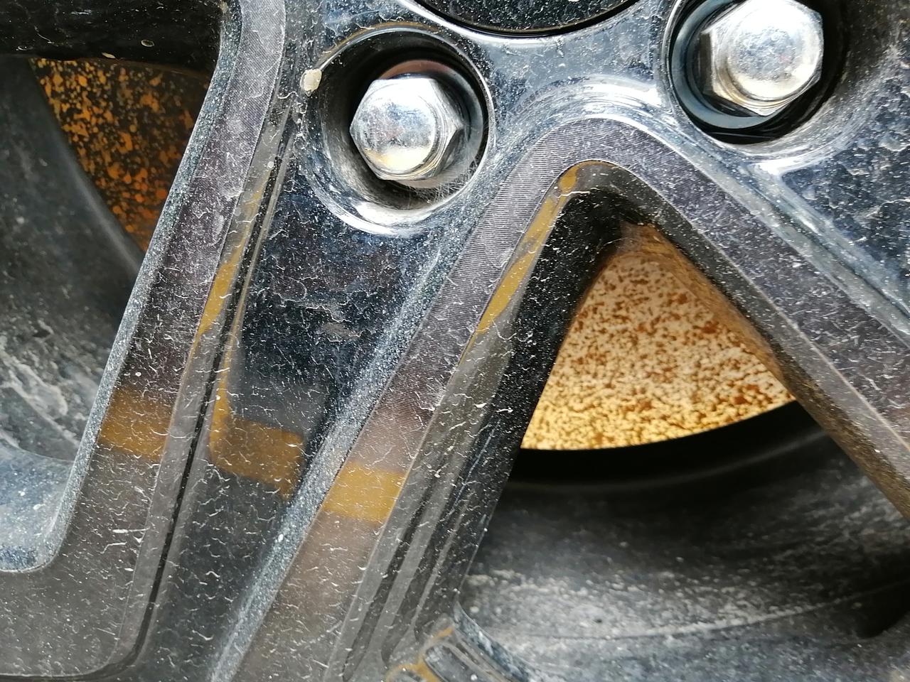 本田XR-V 刚提的XRV2021款1.5T  TURBO舒适版20天，刹车盘生锈，怎么回事？怎么解决？谢谢各位大神指点