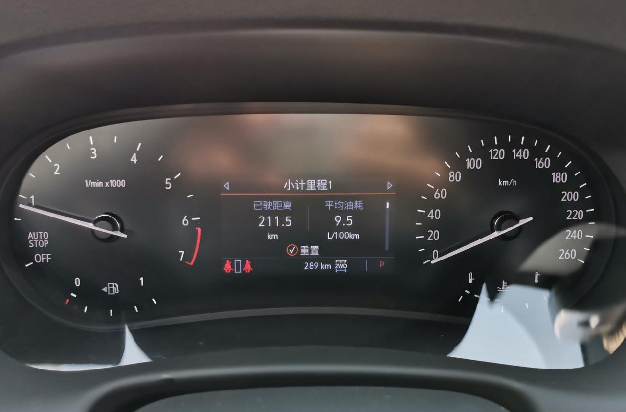 求问：昂科旗播放音乐的时候，方向盘上没有音乐暂停按键吗？
