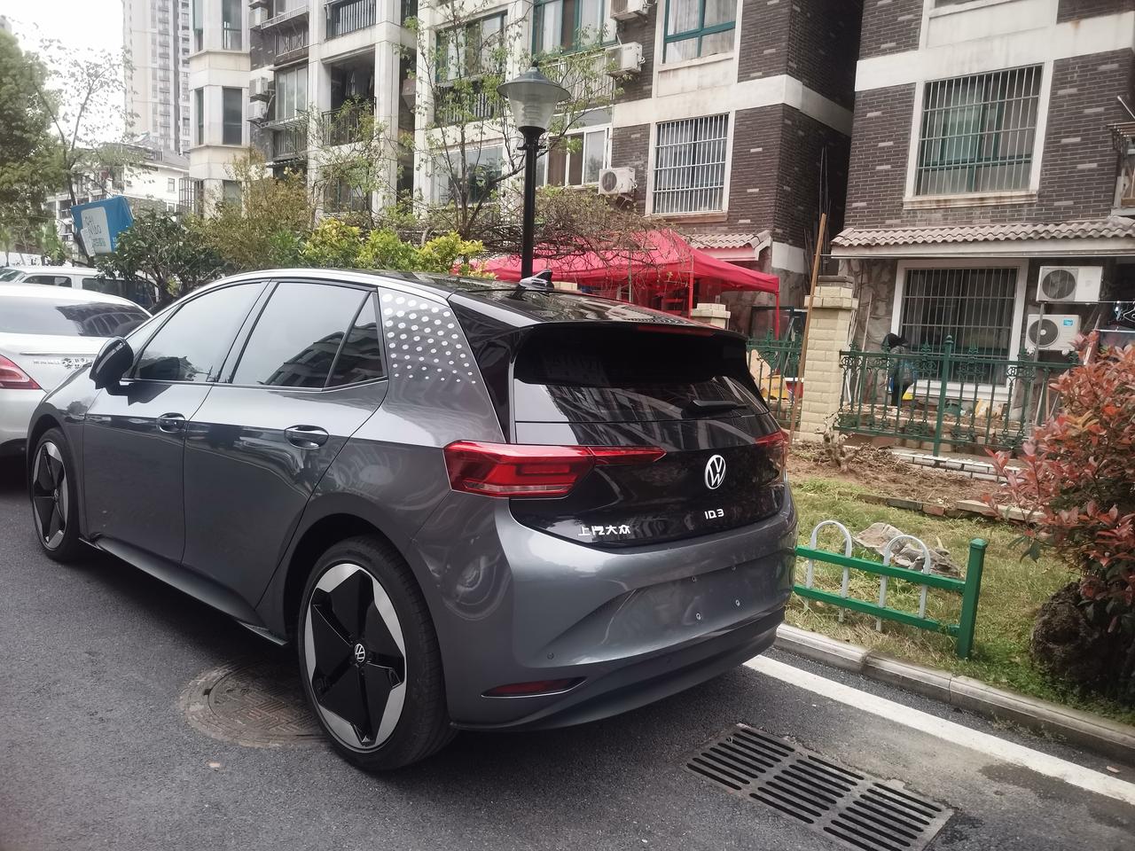大众ID.3 坐标武汉，提车3天，用车2天，提车的时候380km，今天看还有209了，想着要充电了，就在app上搜索了一