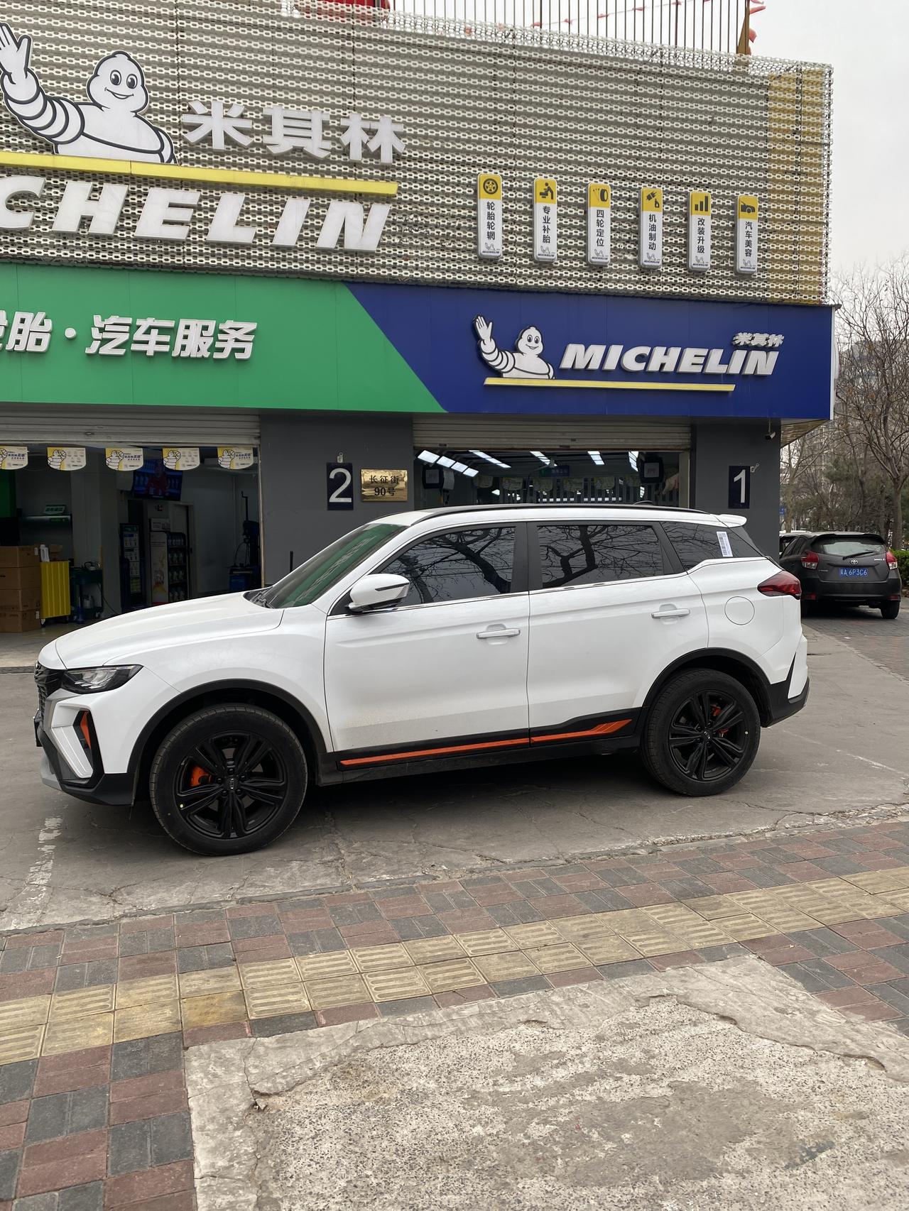 车友们 我的博越x智领版 在刚打着火之后 然后从p档推到d档 我在主驾驶会感觉到抖动 就抖一会就没事了 请问这是为什么