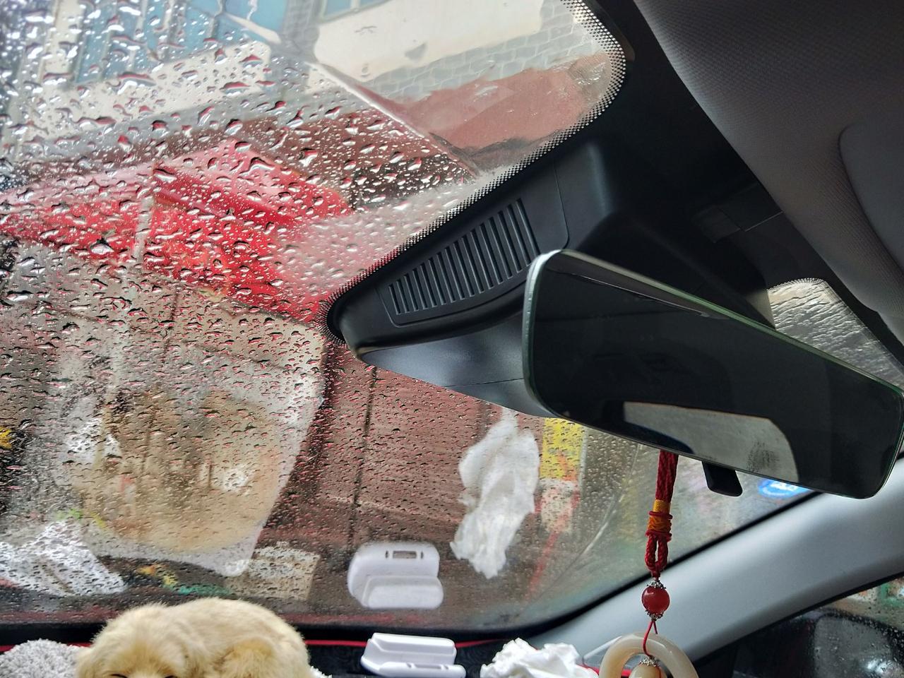 奇瑞瑞虎8 这个盒子是干嘛用的 车内一个USB接口 车外有一个摄像头和雨刮感应探头   麻烦了解的朋友告知小弟我一下  