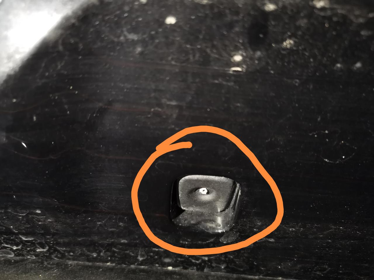 领克01扰流板下方这个像摄像头的是什么？请那位高手帮忙解答一下