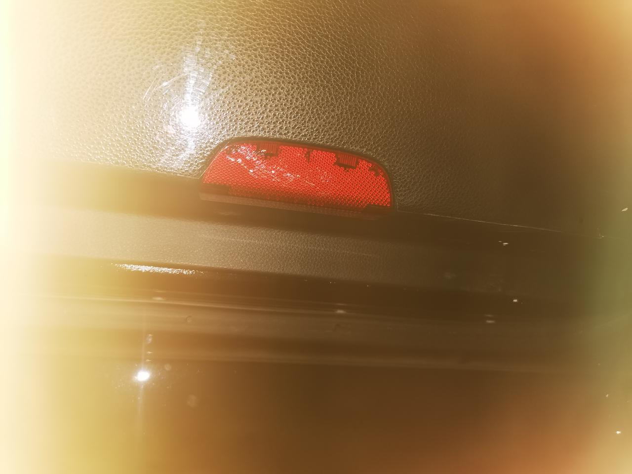 广汽传祺传祺GS8 车友们，你们车门下那个灯亮不亮？我的四个都不亮，是装饰吗？