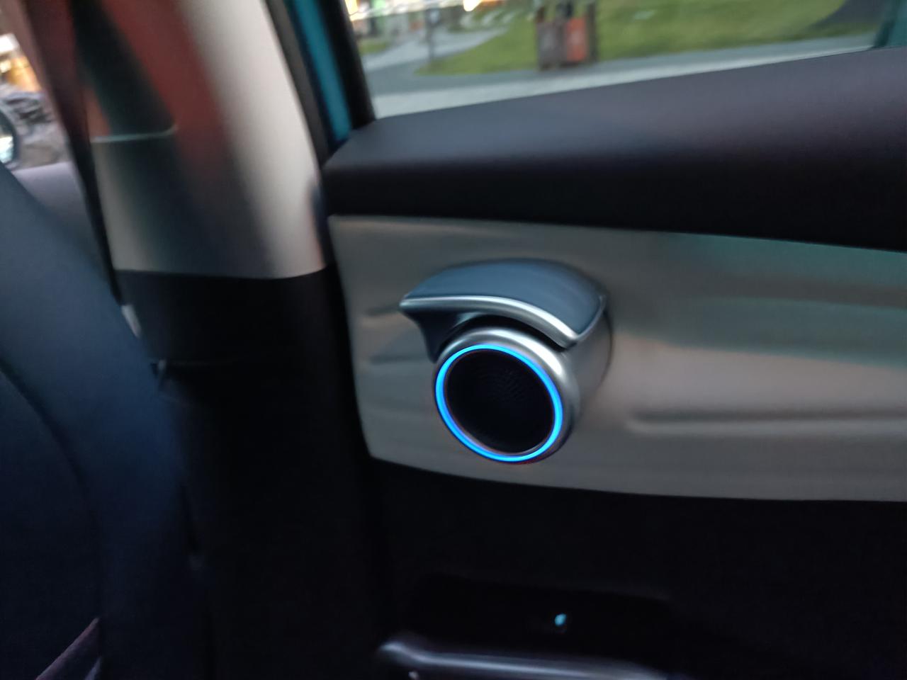 比亚迪元PLUS 前两天升级后，自动泊车能不能用还不知道，出现影像连接不上，右后门从里面打不开。