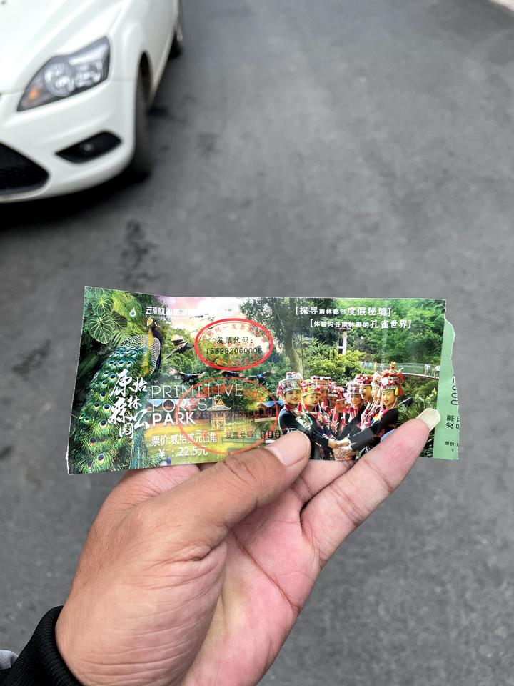 长安欧尚X5 请问下提车的车友这车子的大灯是上面还是下面啊？如果在下面的话会不会很别扭啊？还有远近光是一个灯还是两个啊？
