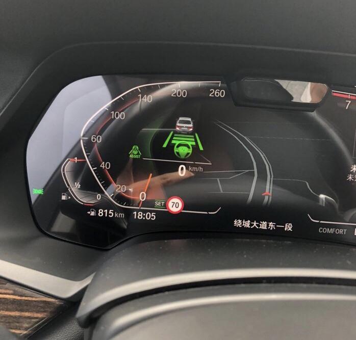 宝马X5(进口) 宝马X5 3.0t为何不推出一个中间版？现在X5 3.0t的价格在75-86万，中间隔了10万。因此空
