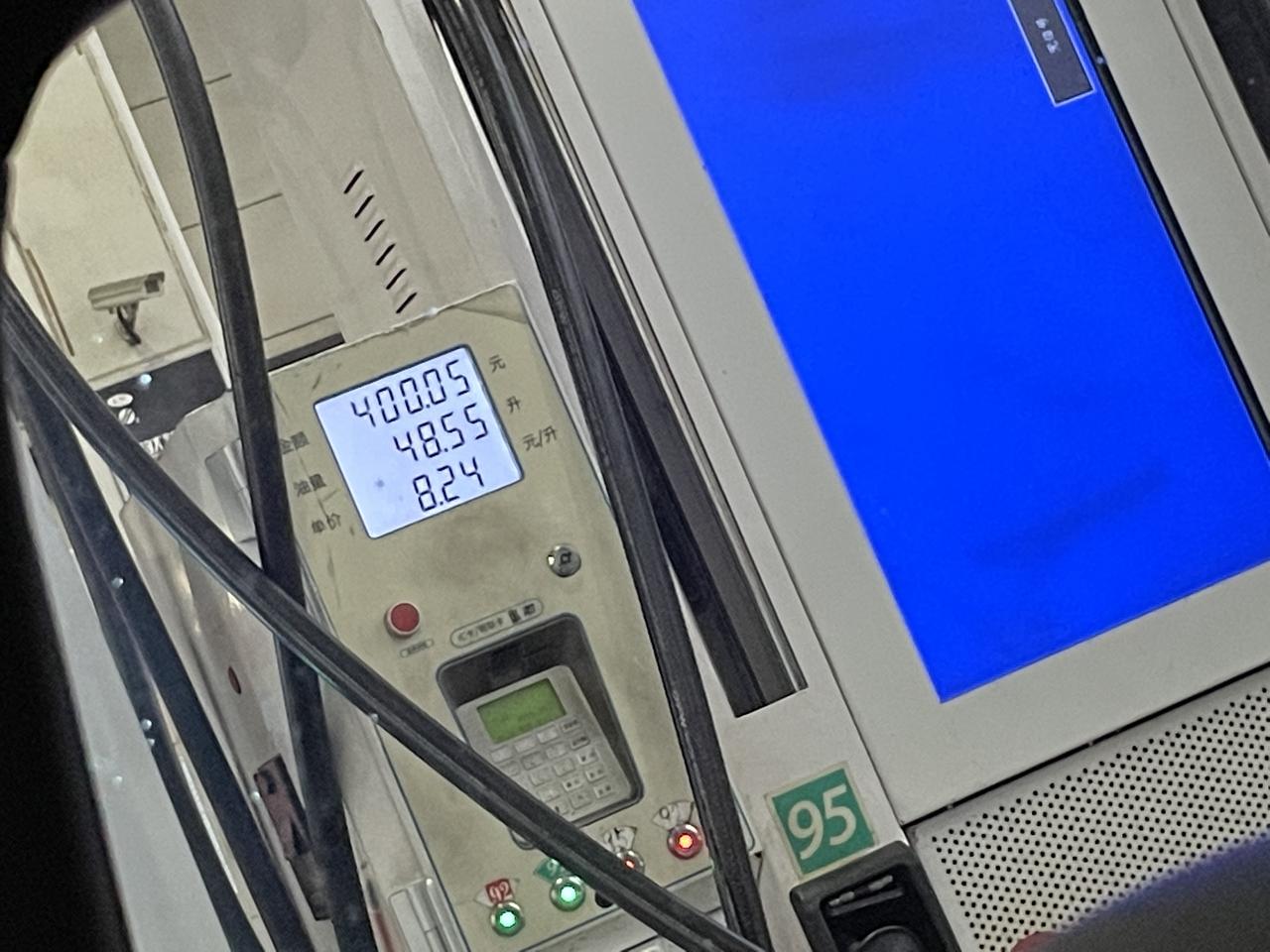广汽传祺传祺GS8 gs8混动四驱 加满油表显续航都是900+公里？ 还有一百多公里加的 加了48.55升 400☁️ 