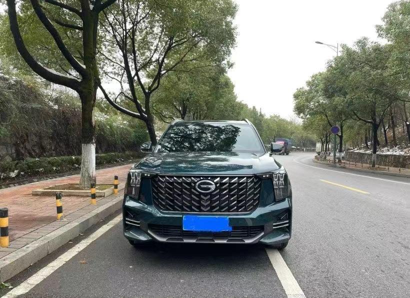 传祺GS8五米长，停车变难，纠结要不要入手换车的打算已经很久了，我看中了传祺GS8，外观很霸气。传祺GS8很适合个子比较