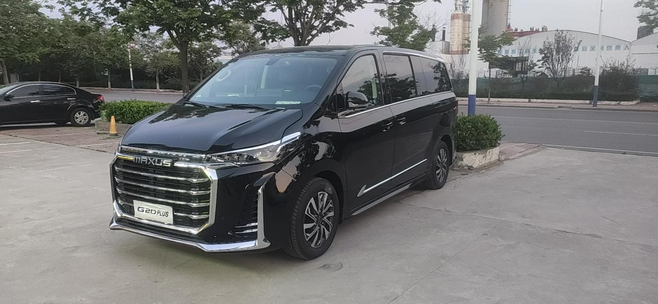 上汽大通MAXUS G20 大通g20柴油发动机号在什么位置？找了一中午也没找到。