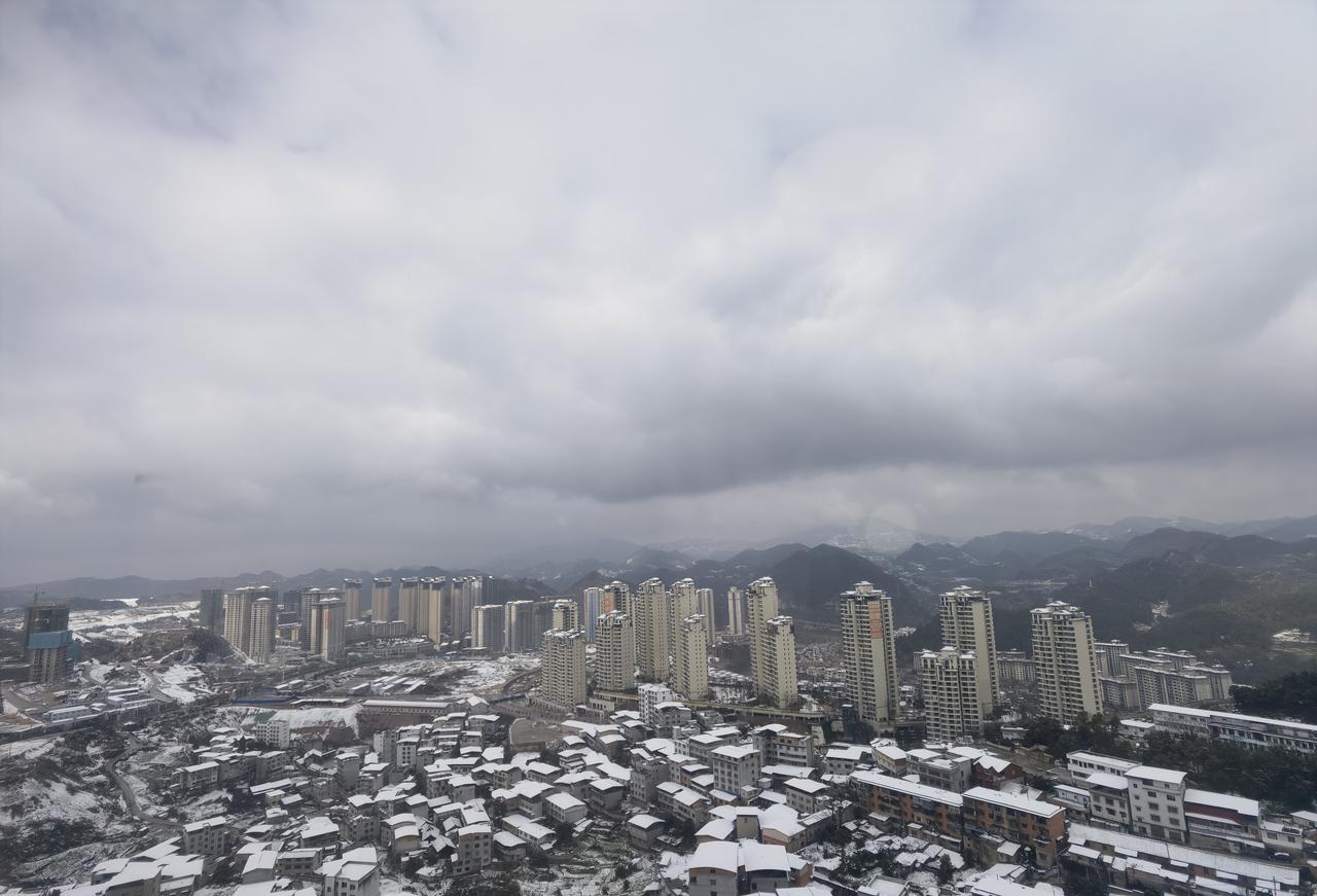 大众ID.6 CROZZ 瑞雪兆丰年，提车第二天就下雪了～能耗尽力了～零下五度到0度祝车友圈大家伙新春快乐～