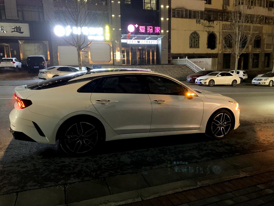 起亚K5 开了1000多公里了，对于8at个人感觉比较失望。我另一台车是6at的，开起来竟然要比这台8at的还要平顺，这