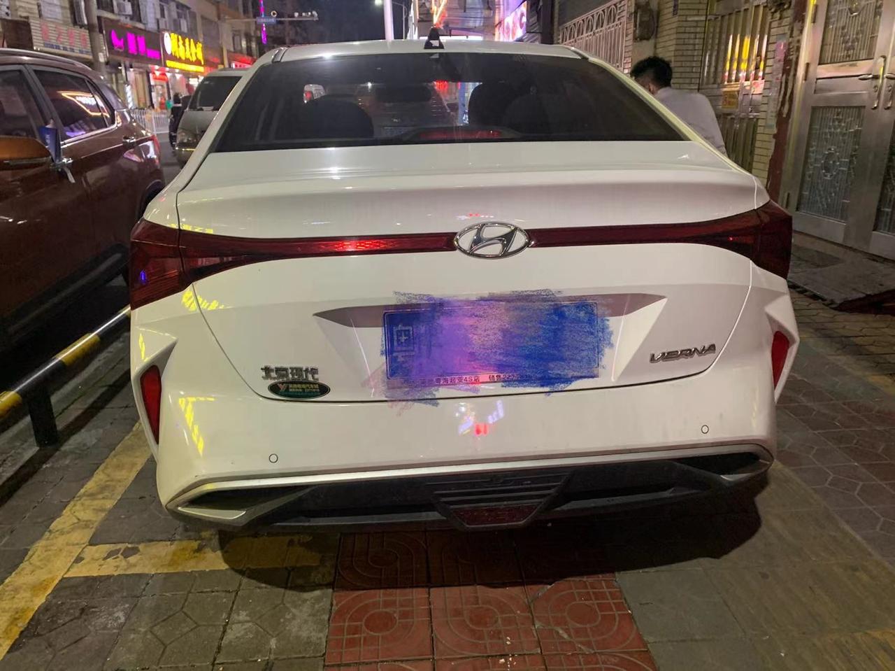 现代悦纳 二手新车，自动低配，车主出62800，才跑了5000公里不到，兄弟们，这个价钱可以拿下吗？