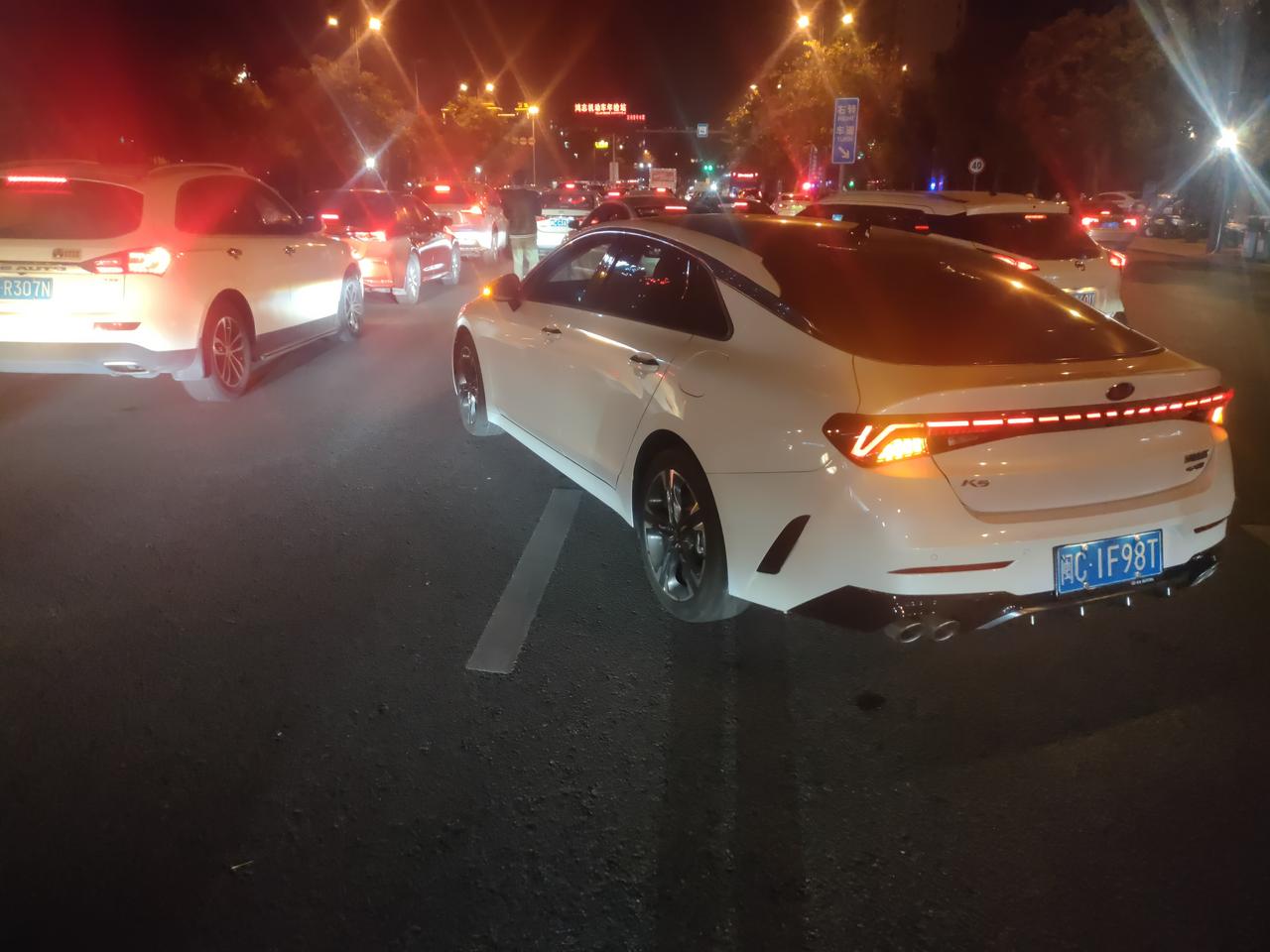 起亚K5 铁汁们一血，轻微划痕怎么处理一下能弄掉糟心？谢谢大佬