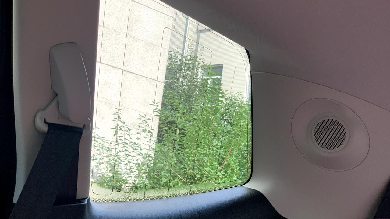 福特锐界 问个小问题，大家第三排车窗也是这样嘛 两侧不一样 有啥意义嘛