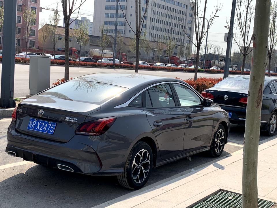 名爵5 兄弟们灰色贴个什么颜色的顶好看