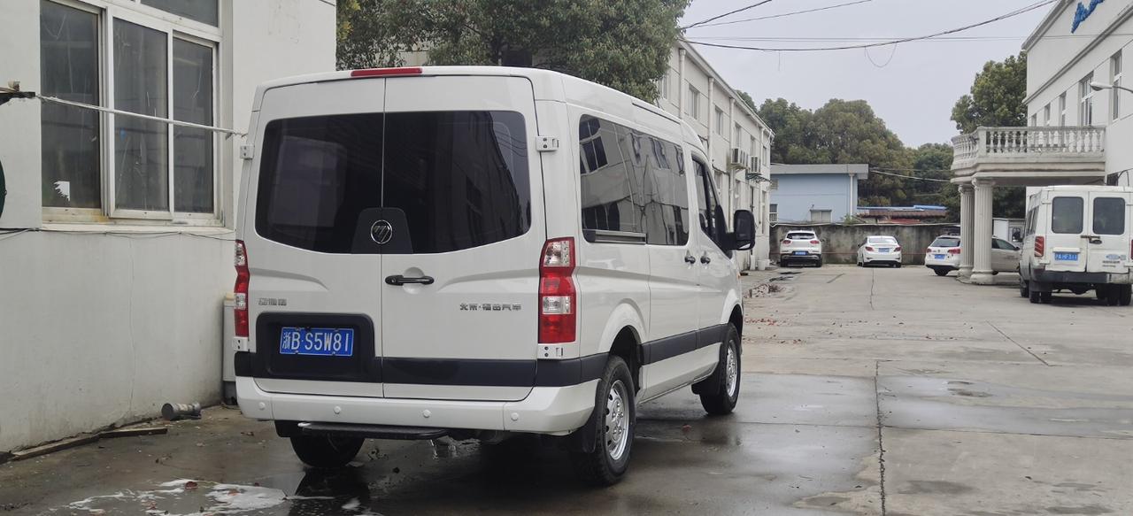 请问，国六，六速，图雅诺挂倒档有异箱，感觉打齿的感觉，离合也踩到底了，什么原因?