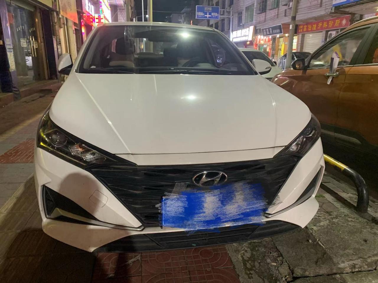现代悦纳 二手新车，自动低配，车主出62800，才跑了5000公里不到，兄弟们，这个价钱可以拿下吗？