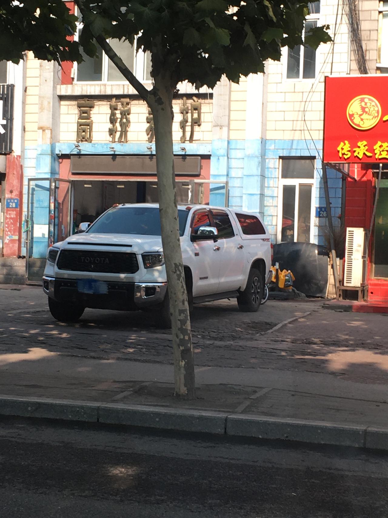 丰田坦途 请问这款是丰田超霸么 是哪一款呀