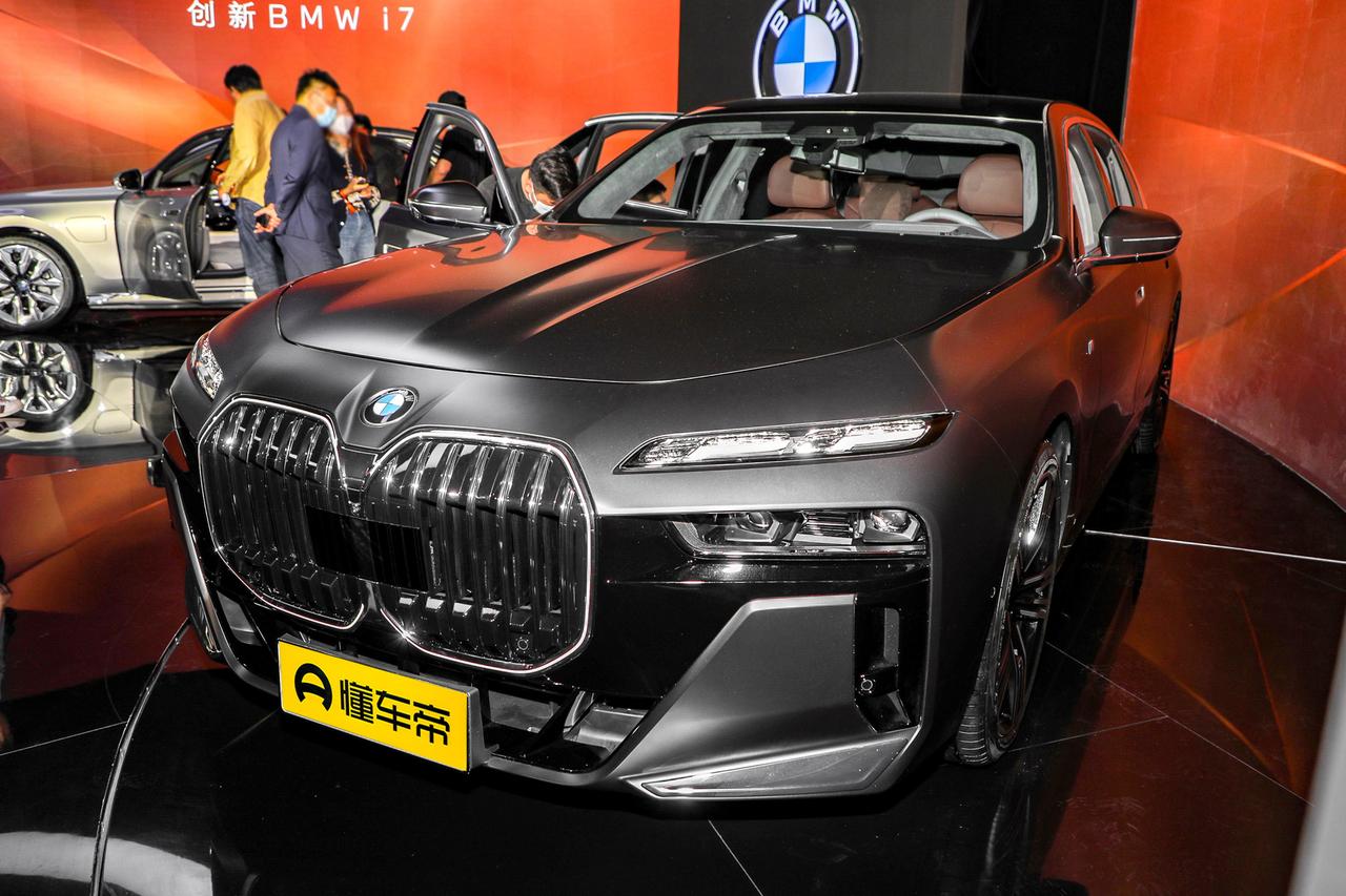 宝马i7 我只想知道新7系和i7在什么价位，可能跟我心里相差十几万的预算就决定买不买7了