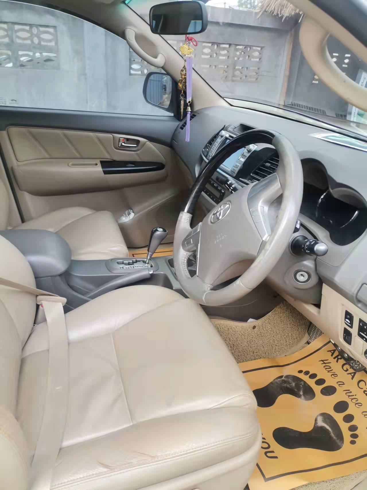 丰田Fortuner 这个丰田穿越者 怎么分辨四驱跟二驱