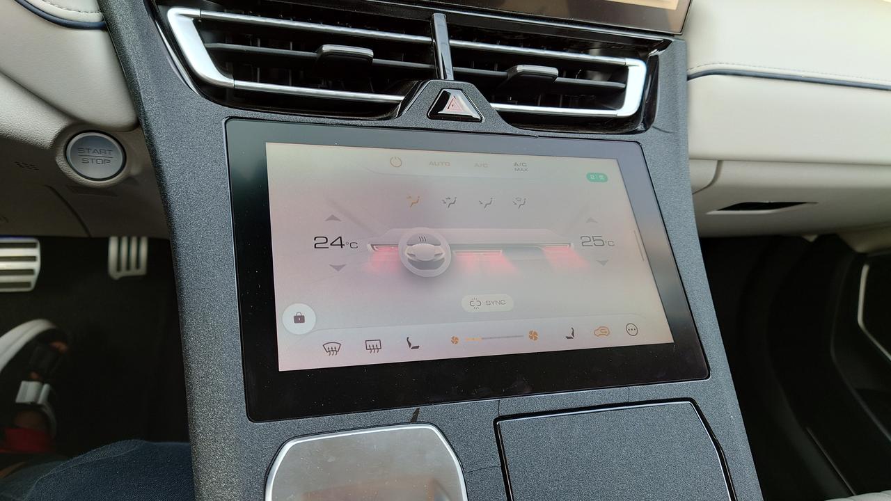 魏牌摩卡DHT-PHEV 刚买车，还没上过高速，下周去浙江出差，路线是苏州到宁波，高速满电踩到120是用电还是用油啊？高