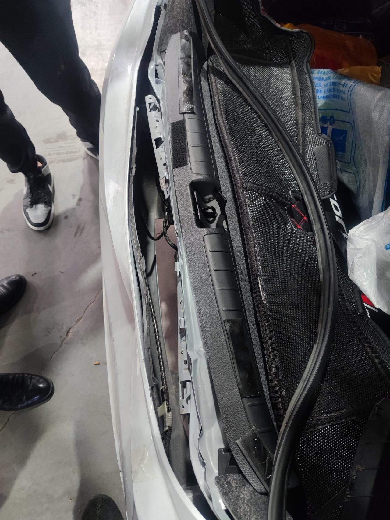 本田雅阁 车等红灯被别人追尾了，到4S点说可能要切割，这车才提两个月不到，这个咋搞啊，4S说变形太严重了，我想着切割对车