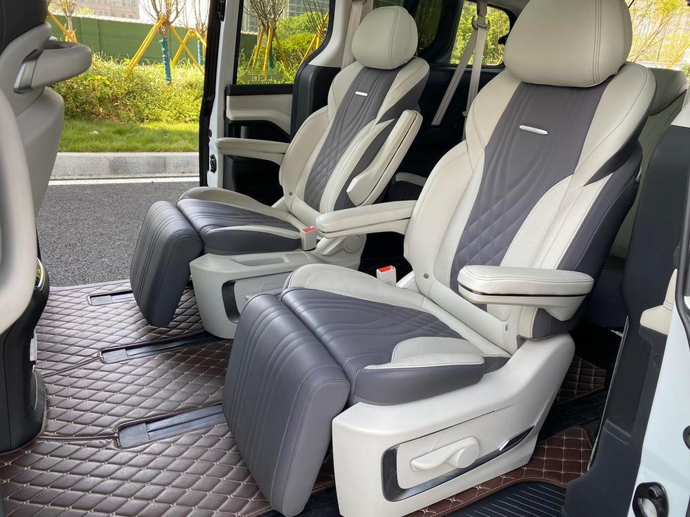 上汽大通MAXUS G20 哪位老板，有大通g20旗舰版白色车，白灰内饰的出售的