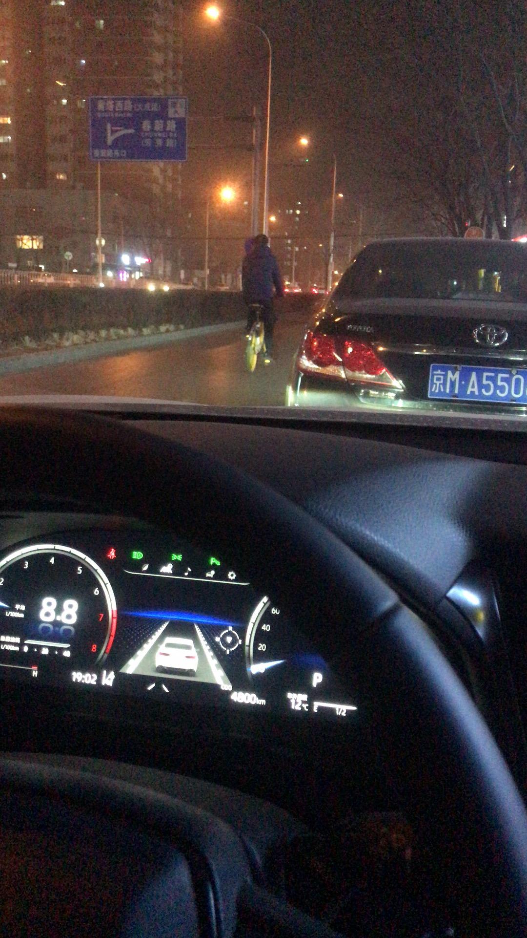 丰田凯美瑞 去看看四个车轮上的动平衡块，分别是几个，据说超过四个说明车辆平衡性不好
