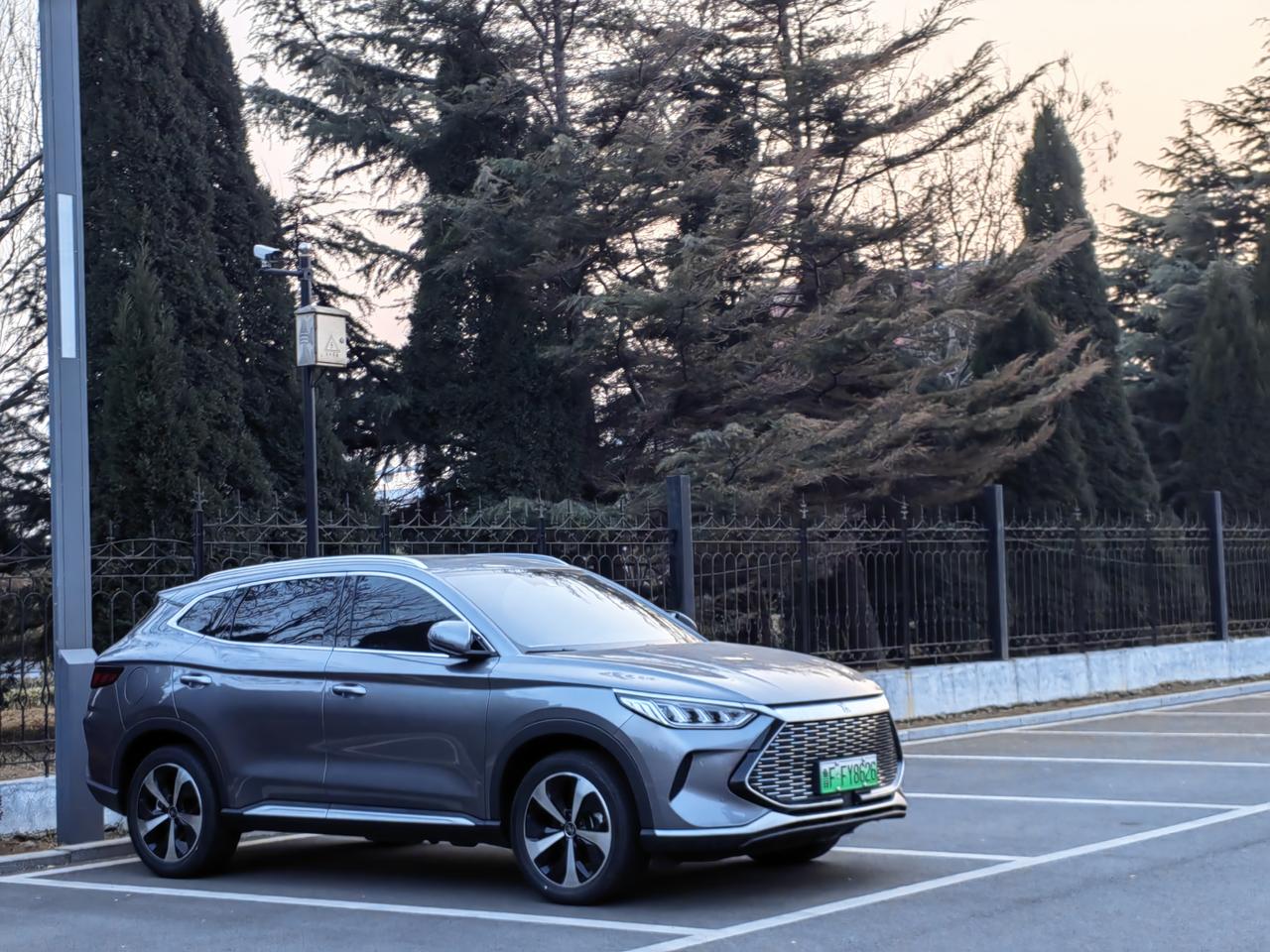 比亚迪宋PLUS DM-i 2月18购入，落地18万2，裸车177800加保险4300。送龙膜+底盘装甲+电池护板+8次
