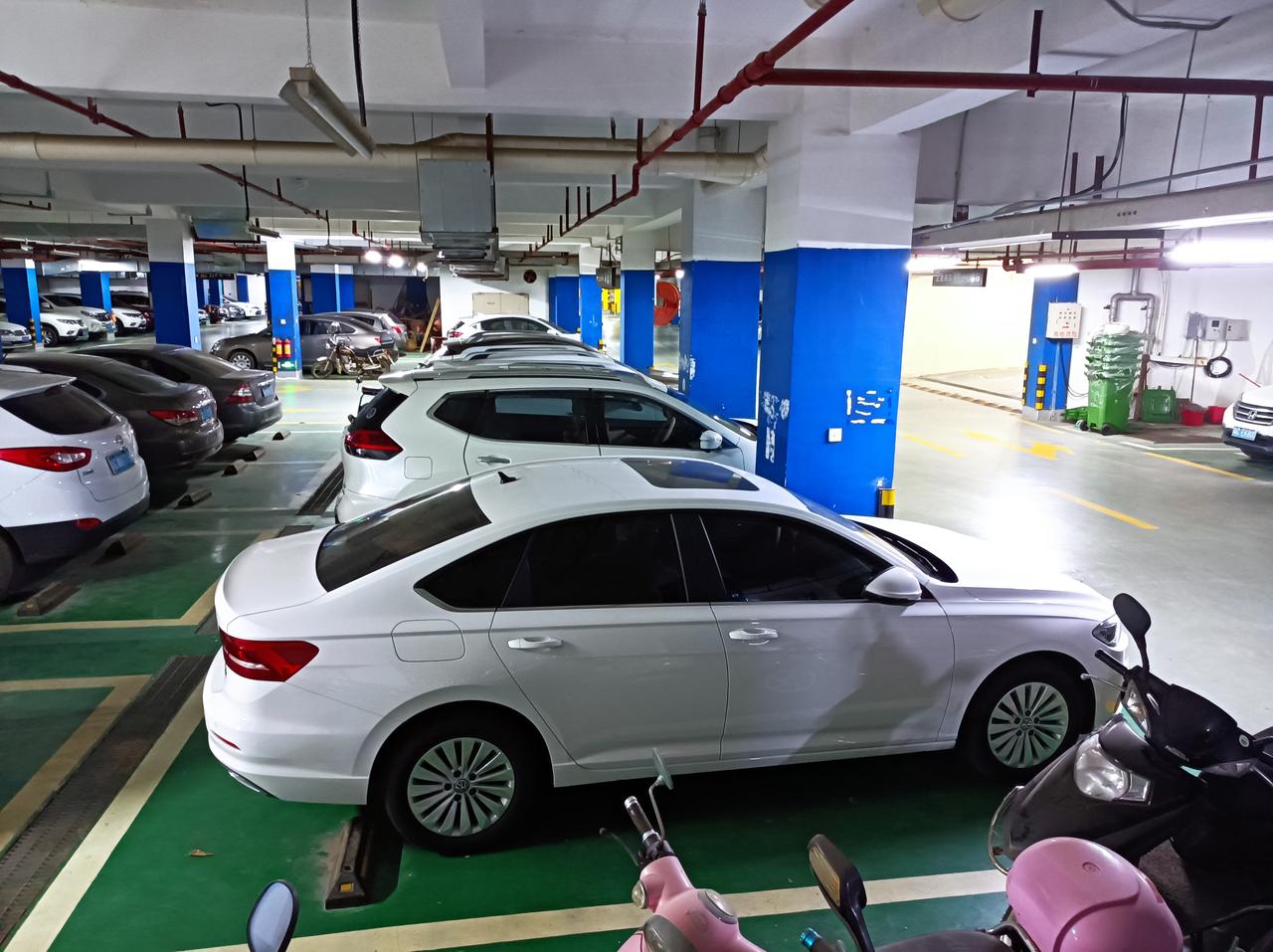 朗逸P门岗要查车，坐在车里怎么开后备箱？