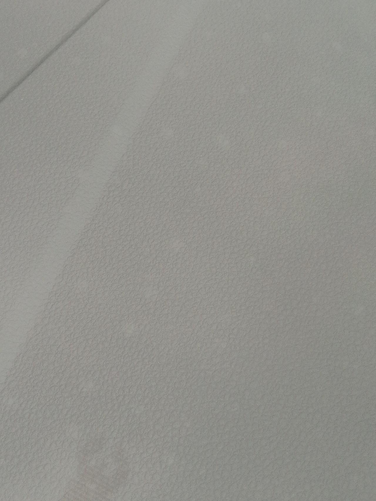 大众朗逸 请问各位车友，昨天去贴膜，前后挡风玻璃，这气泡正常不？